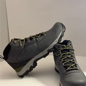 Columbia Men's Ridge Plus II Waterproof Black and Gray Hiking Boots New Size 17